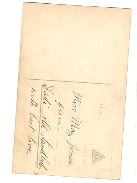 画像2: 子猫を抱く女の子 (2)