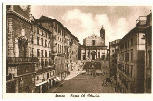 画像1: イタリア 海辺の町アンコーナの広場　Ancona  (1)