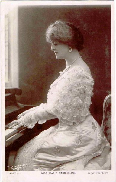 画像1: イギリス女優　Marie Studholme ピアノ (1)