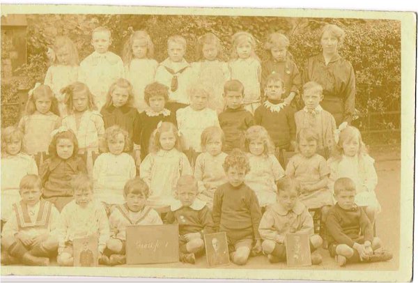 画像1: 小学校　集合写真　イギリス1910年代頃 (1)