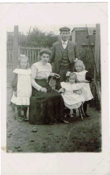 画像1: 家族肖像写真　イギリス　1910年代頃 (1)