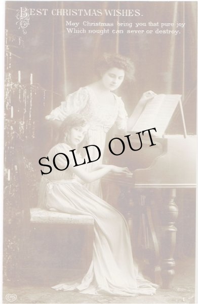 画像1: ピアノを弾く母娘 (1)