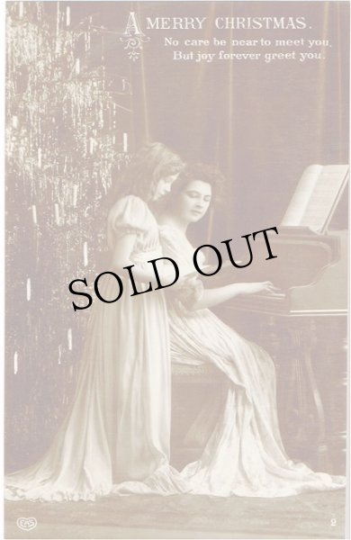 画像1: ピアノを弾く母娘 (1)