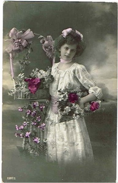 画像1: 薔薇のお花と女性 (1)