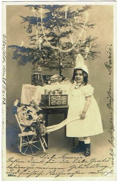 画像1: クリスマス　お人形さんと女の子 (1)