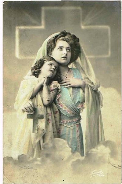 画像1: 祈る女性と女の子　十字架 (1)