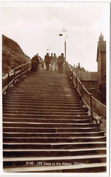 画像1: イギリス　大聖堂への199階段　ウィットビー　ノースヨークシャー (1)