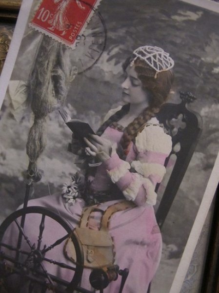 画像2: フランス 糸紡ぎ機と女性 (2)