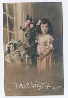 女の子とお人形 イギリス1910年代 - Snowdrop Postcards