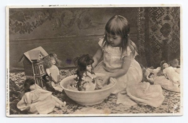 画像1: フランス　お人形さんと女の子　お風呂　1906年 (1)