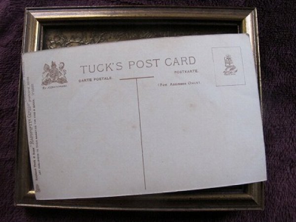 画像2: お馬さんに干し草を与える女の子 (未使用) (2)