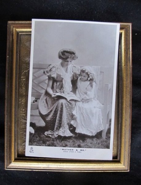 画像2: 絵本を読むママと女の子 1910年頃 (2)