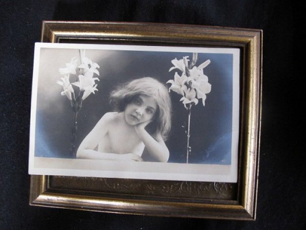 画像2: 白百合のお花と女の子 (未使用) (2)