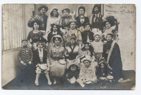 画像1: 集合写真　お芝居後の記念写真　フランス　1910年頃 (1)