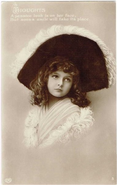 画像1: 大きな帽子の女の子 (1)