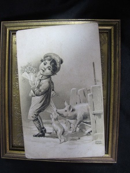 画像2: Postcard  四つ葉のクローバーを持つ男の子の服を引っ張る豚さん (2)