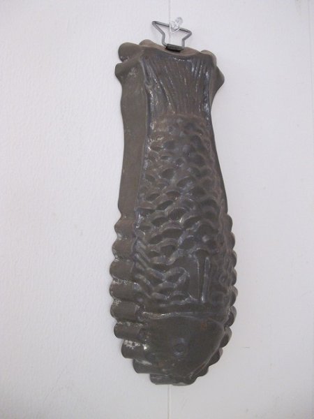 画像2: Vintage Metal Fish  魚のモールド型の壁掛け  (2)