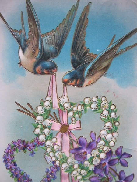 画像2: Postcard  スズランとスミレの花リースを運ぶツバメ 1913年 (2)