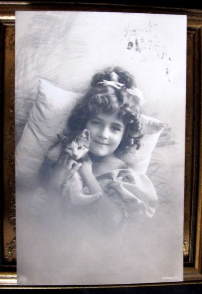 画像1: Postcard  猫と女の子 (1)
