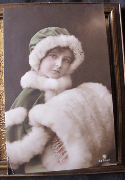 画像1: Postcard  冬の女の子　マフ　1913年　 (1)