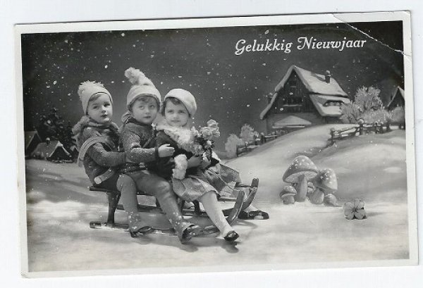 画像1: Postcard  ソリに乗る3人の子供　キノコと四つ葉　1938年　 (1)