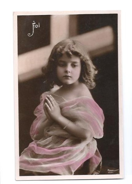 画像1: Postcard　お祈りをする女の子　十字架 未使用 (1)