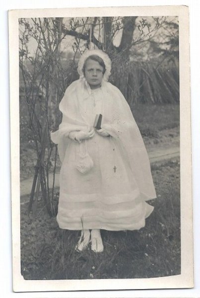 画像1: Postcard　肖像写真　初聖体の少女　　 (1)
