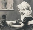 画像2: Postcard　子猫にミルクを与える女の子　フランス　　 (2)