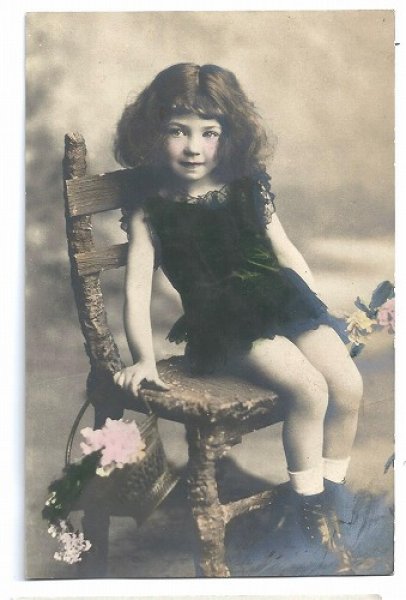 画像1: Postcard　黒いミニドレスの女の子　未使用　 (1)