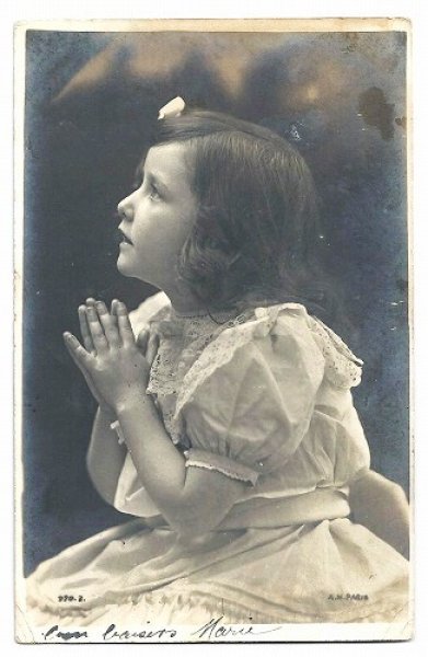 画像1: Postcard　お祈りをする女の子　フランス1904年　 (1)