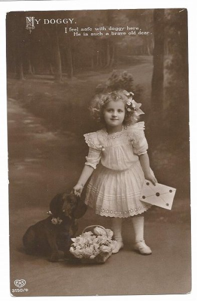 画像1: Postcard　ダックスフンド犬と女の子　1915 年　 (1)