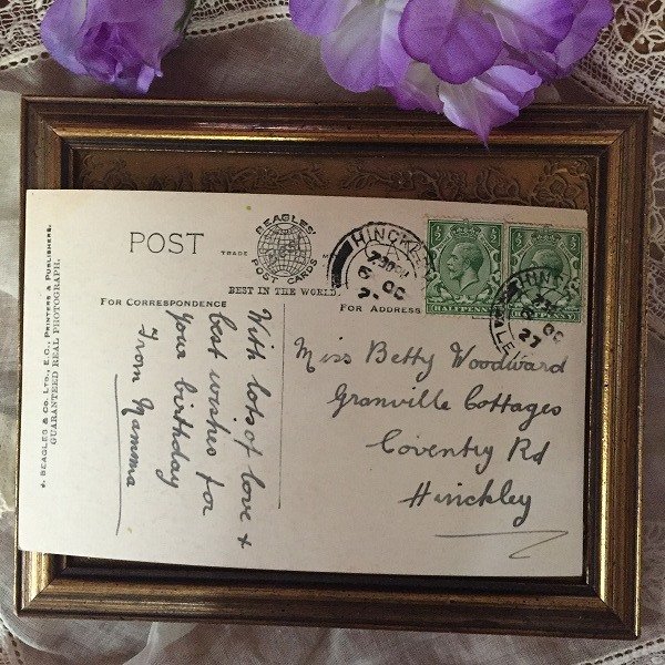 画像3: Postcard お人形さんとぬいぐるみと一緒に遊ぶ女の子 イギリス1927年 (3)