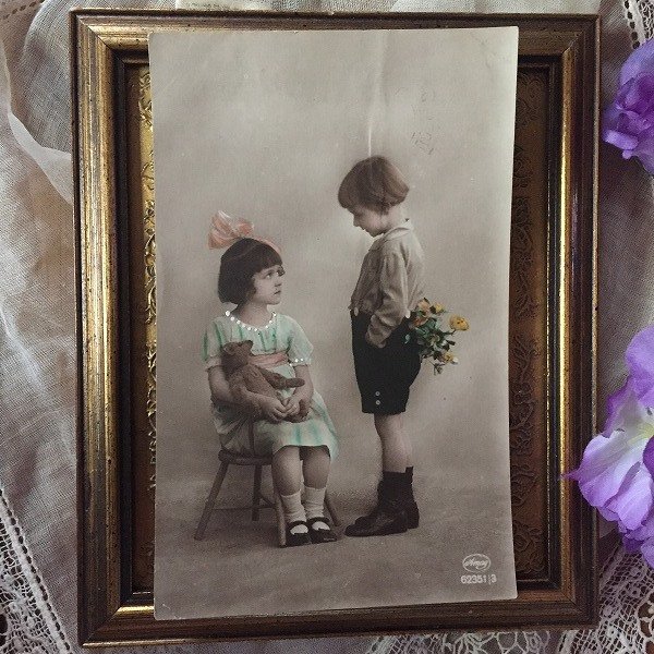 画像2: Postcard　テディベアを抱く女の子と花束を持つ男の子　Steiff ?　 (2)