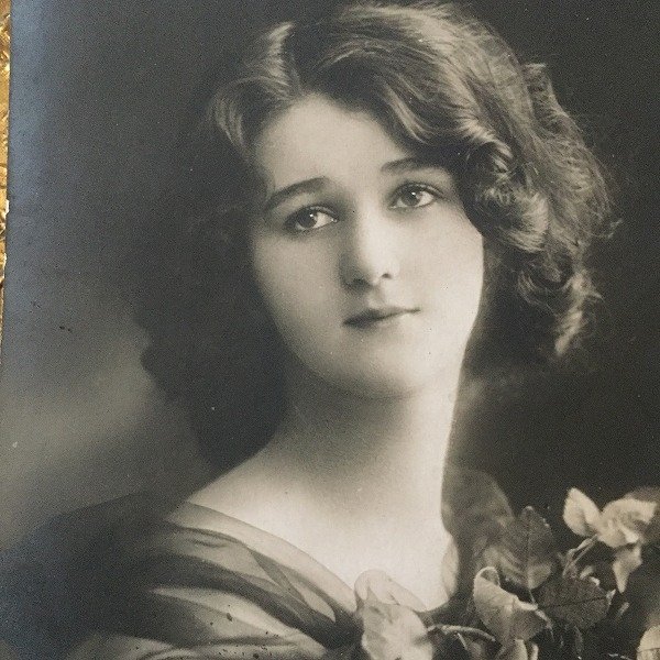 画像1: Postcard　薔薇のお花と女性　1911年　 (1)