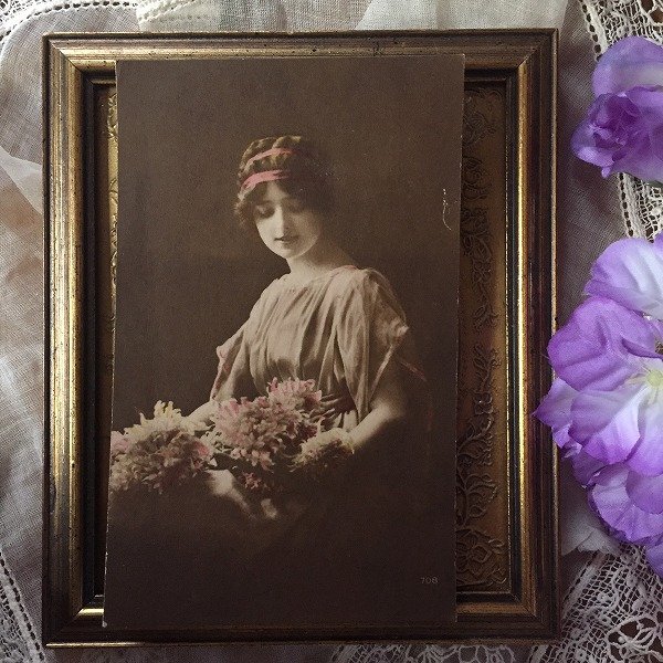 画像2: Postcard お花と女性 フランス 未使用  (2)
