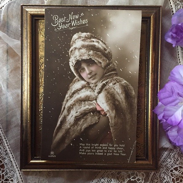 画像2: Postcard　雪の中の女性　 (2)