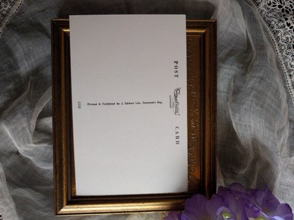 画像2: Postcard 大急ぎでウサギさんのドレスを作るネズミさん 未使用 (2)