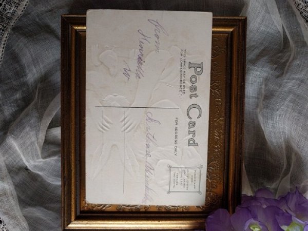 画像2: Postcard イースター 緑のリボンの女の子に目隠しをされたウサギさん (2)