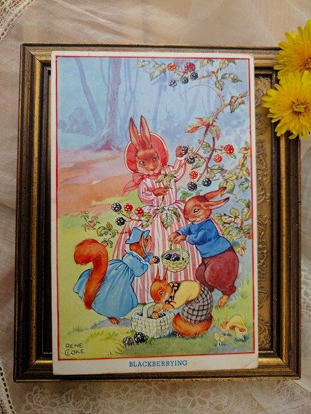 画像1: Postcard　ブラックベリーを摘むウサギさんとリスさん　Rene Cloke  (1)
