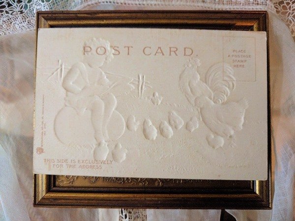 画像2: Postcard ニワトリとヒヨコの家族と大きな卵に座る天使 Ellen Clapsaddle (2)