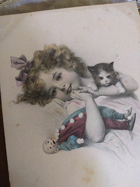 画像2: Postcard  猫とお人形さんを抱く女の子　M.M.VIENNE (2)