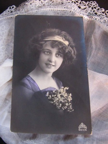 画像2: Postcard 　お花と女性 (2)