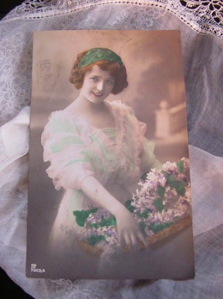 画像2: Postcard  お花と女性 イギリス1915年 (2)
