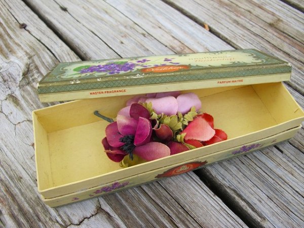 画像7: Vintage Box  アンティーク　スミレの紙箱とコサージュ　 (7)