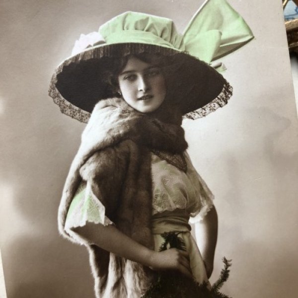 画像3: Postcard　大きな帽子の女性 1915年 (3)