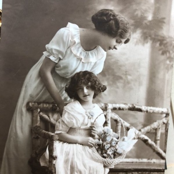画像3: Postcard 女性と女の子 写真  (3)