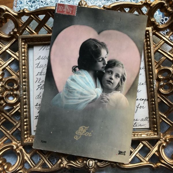 画像2: Postcard お祈りをする姉妹 ハート フランス (2)