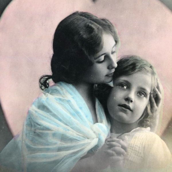 画像3: Postcard お祈りをする姉妹 ハート フランス (3)