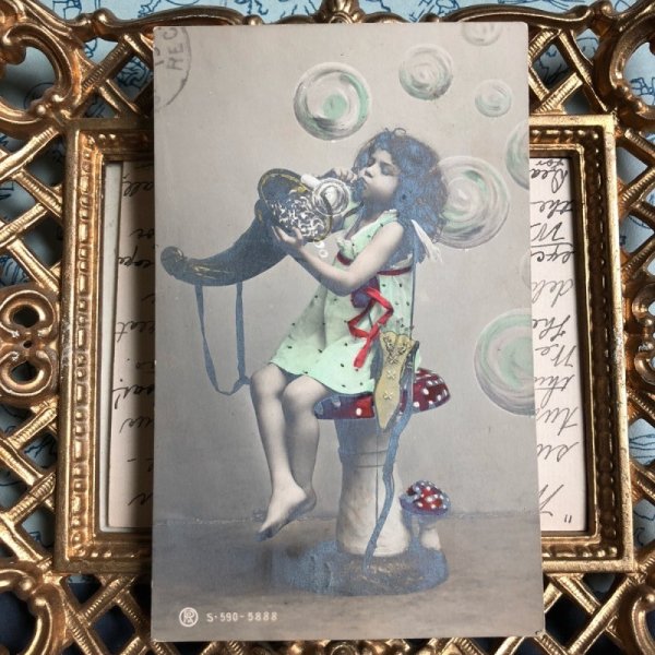 画像2: Postcard 大きな角笛を吹く女の子 キノコの椅子 アメリカ1911年 (2)