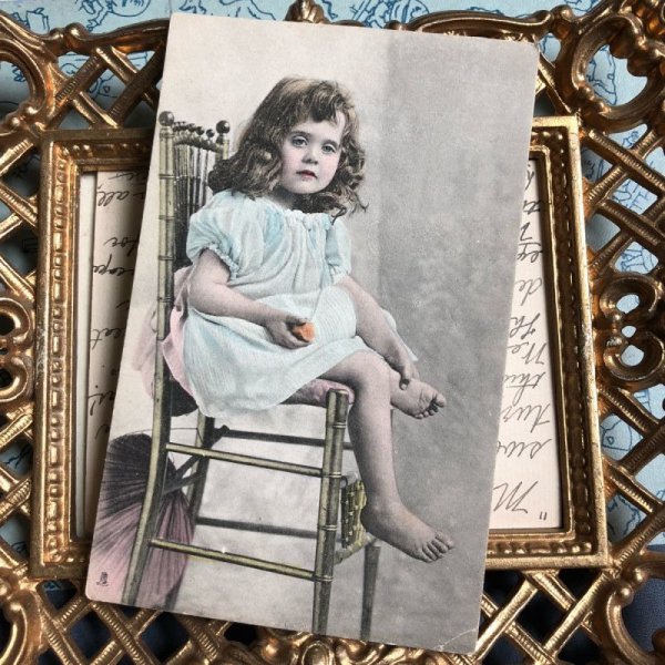 画像2: Postcard 水色ドレスの小さな女の子  (2)